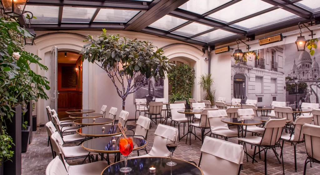 FR-Paris-Hotel-Mom-Art-Patio